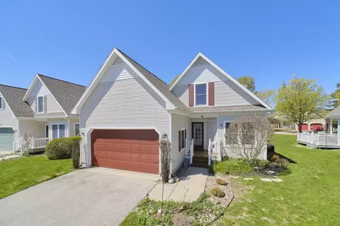 10 Cottage Ln, Manistee, MI 49660