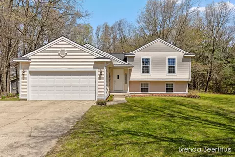 10950 Debbie Dr, Greenville, MI 48838
