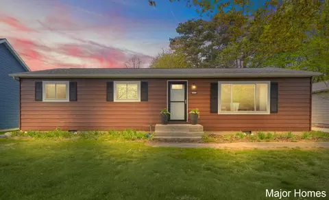 1015 Vogel St, Ludington, MI 49431