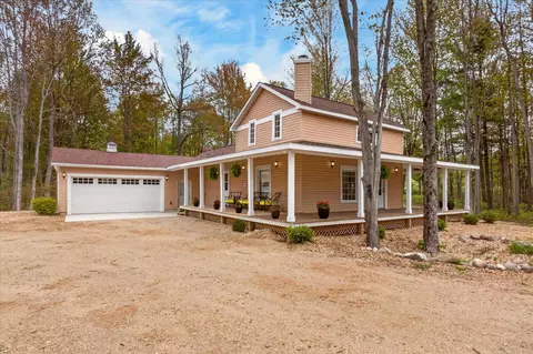 6811 116th Ave, Fennville, MI 49408