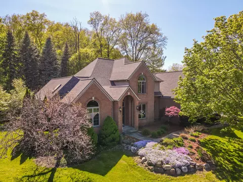 146 Summerfield Ct SW, Grandville, MI 49418