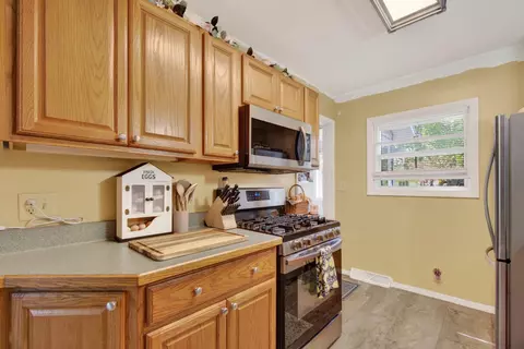Kitchen - 4410 Clinton Rd, Jackson, MI 49201 photo 5 of 5