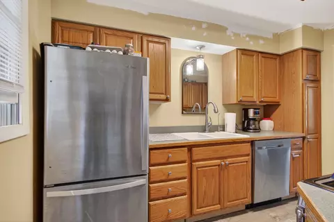 Kitchen - 4410 Clinton Rd, Jackson, MI 49201 photo 3 of 5
