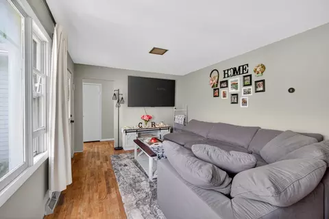 Living - 4410 Clinton Rd, Jackson, MI 49201 photo 1 of 2