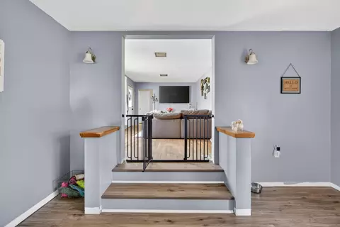 Entry Way - 4410 Clinton Rd, Jackson, MI 49201 photo 1 of 2