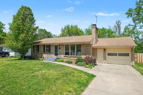 725 Parkway Dr NE, Grand Rapids, MI 49525