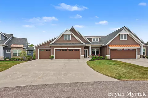 4726 W Wind Dr, Holland, MI 49423