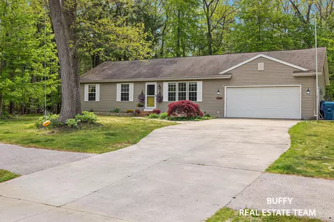 15892 Groesbeck St, Grand Haven, MI 49417