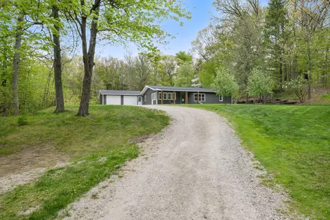 7924 Pine Island Ct NE, Belmont, MI 49306