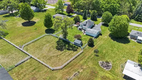 1165 S Bainbridge Center Rd, Benton Harbor, MI 49022