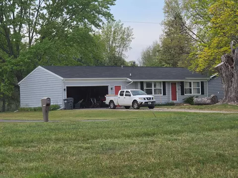 346 12th St, Plainwell, MI 49080