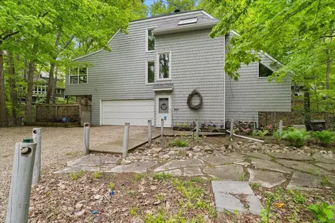 604 Pine Ln, Sawyer, MI 49125