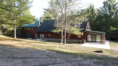7584 Railroad Grade, Gladwin, MI 48624