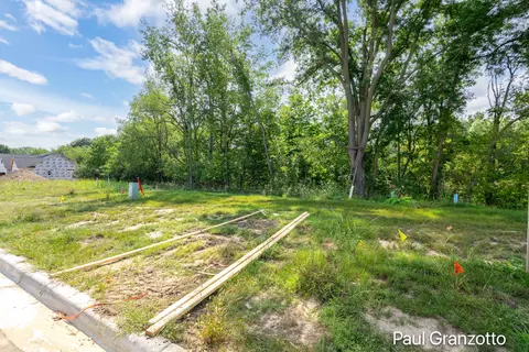 3052 Arbor Creek Ave SE, Kentwood, MI 49512