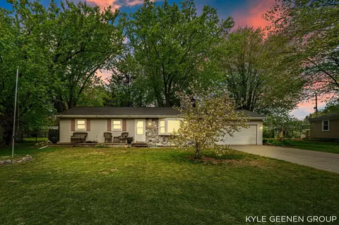 1675 State St, Holland, MI 49424