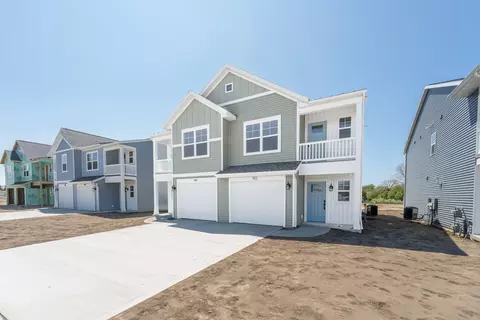 912 Indiana Ave #13, South Haven, MI 49090