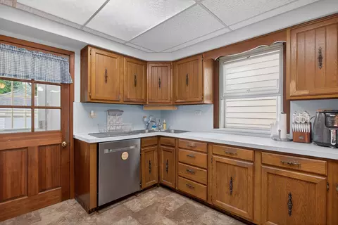 Kitchen - 508 Orange St, Jackson, MI 49202 photo 3 of 5
