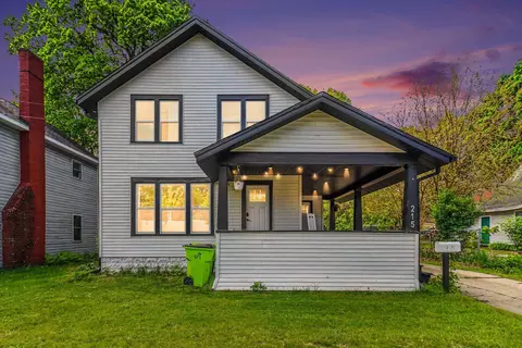 215 E Washington St, Greenville, MI 48838