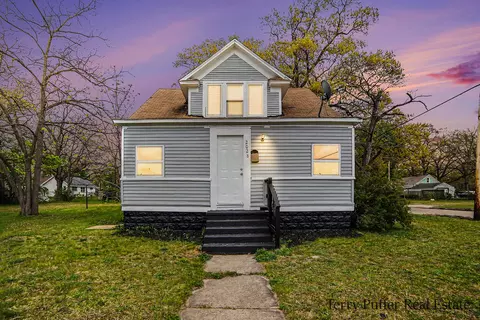 2028 8th St, Muskegon, MI 49444