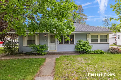 710 Quarterline Rd, Muskegon, MI 49442