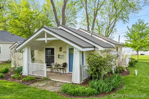 8220 Morrison Lake Gdns, Saranac, MI 48881