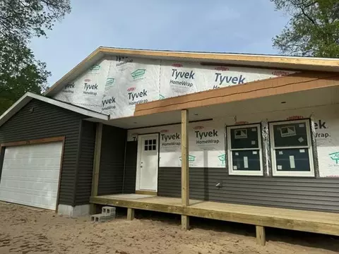170 N 6th Ave, Fruitport, MI 49415