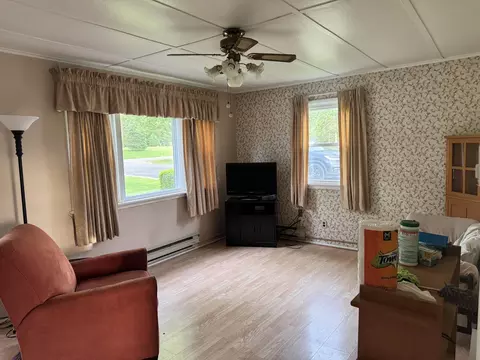 Living - 7430 Jones Rd, Jackson, MI 49201 photo 2 of 3