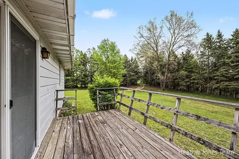 Exterior - 1320 W Stanton Rd, Stanton, MI 48888 photo 4 of 8