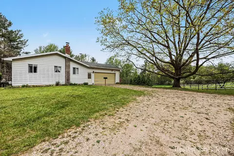 Exterior - 1320 W Stanton Rd, Stanton, MI 48888 photo 3 of 8