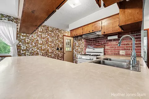 Kitchen - 1320 W Stanton Rd, Stanton, MI 48888 photo 2 of 3