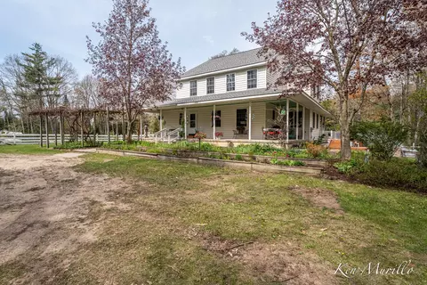 1519 N Roscommon Rd, Roscommon, MI 48653