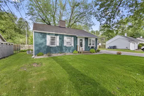 3425 Cambridge Ave, Jackson, MI 49203