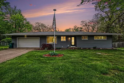 313 Thelma Dr, Battle Creek, MI 49014