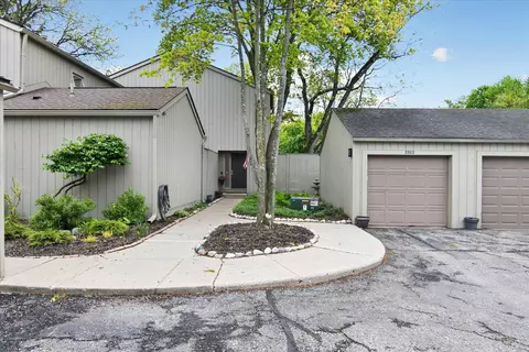 2202 Applewood Ct, Ann Arbor, MI 48103