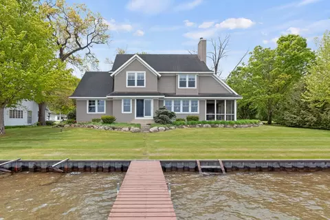 11094 Harbor Dr, Three Rivers, MI 49093