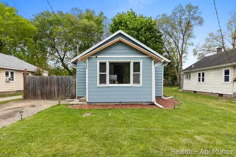 2852 Longstreet Ave SW, Wyoming, MI 49509