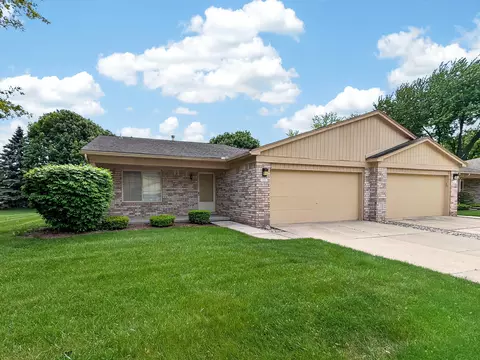 41520 Janet Cir #60, Clinton Twp, MI 48038