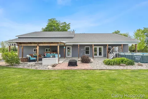 6521 Clinton Trl, Clarksville, MI 48815