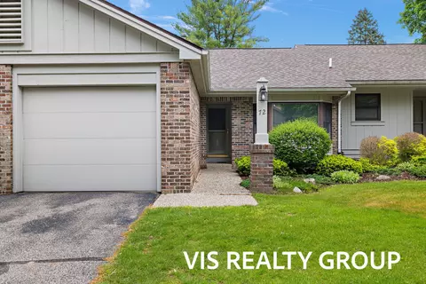 72 Skyline Cir NW, Grand Rapids, MI 49504