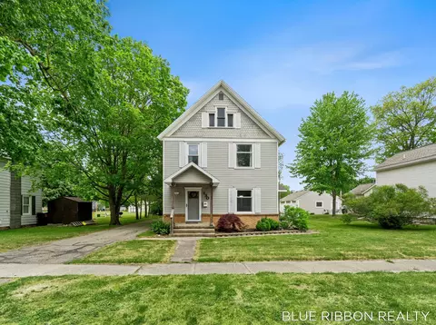 130 W Cherry St, Wayland, MI 49348
