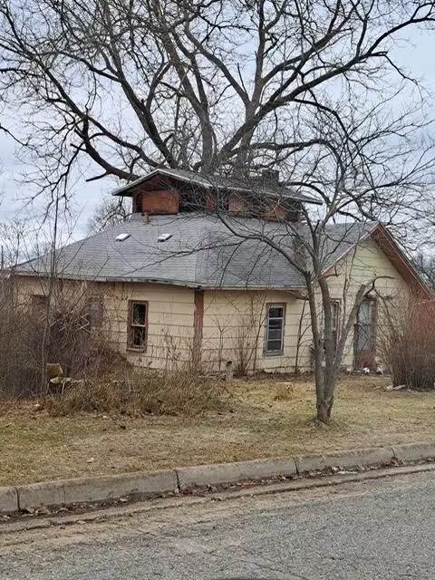 939 Sundberg St, Cadillac, MI 49601