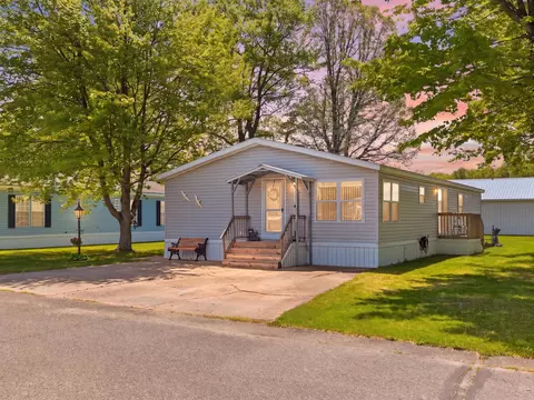 166 Aspen St NE, Cedar Springs, MI 49319