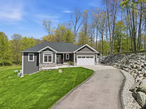 9654 Aberdeen Ct, Canadian Lakes, MI 49346