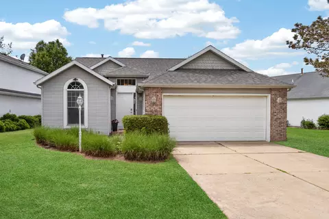 604 N Cygnet Lake Dr, Benton Harbor, MI 49022