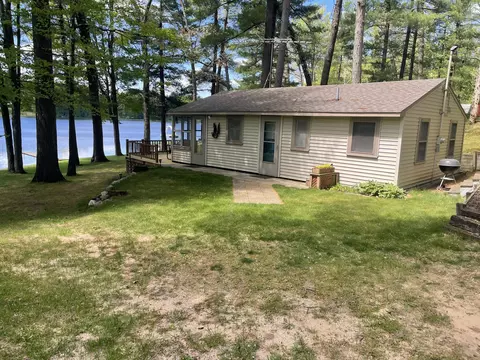 9031 Acorn Dr, Holton, MI 49425