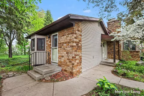 2579 Knightsbridge Rd SE, Grand Rapids, MI 49546
