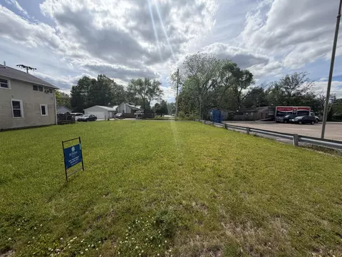 118 S Main St, Lawton, MI 49065