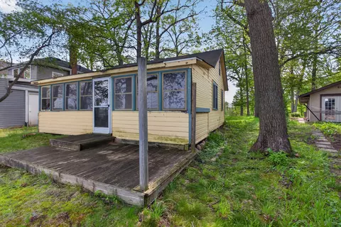 Exterior - 5036 Schrah Dr, Munith, MI 49259 photo 1 of 12