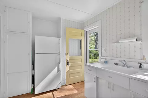 Kitchen - 5036 Schrah Dr, Munith, MI 49259 photo 4 of 4