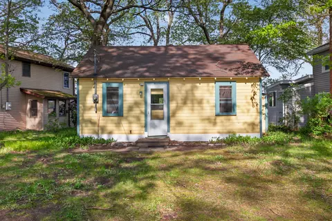 Exterior - 5036 Schrah Dr, Munith, MI 49259 photo 10 of 12